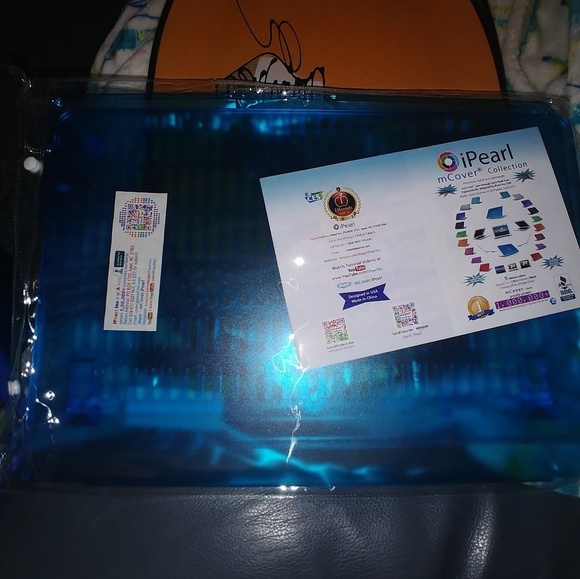 iPearl Other - iPearl mCover Laptop Case
